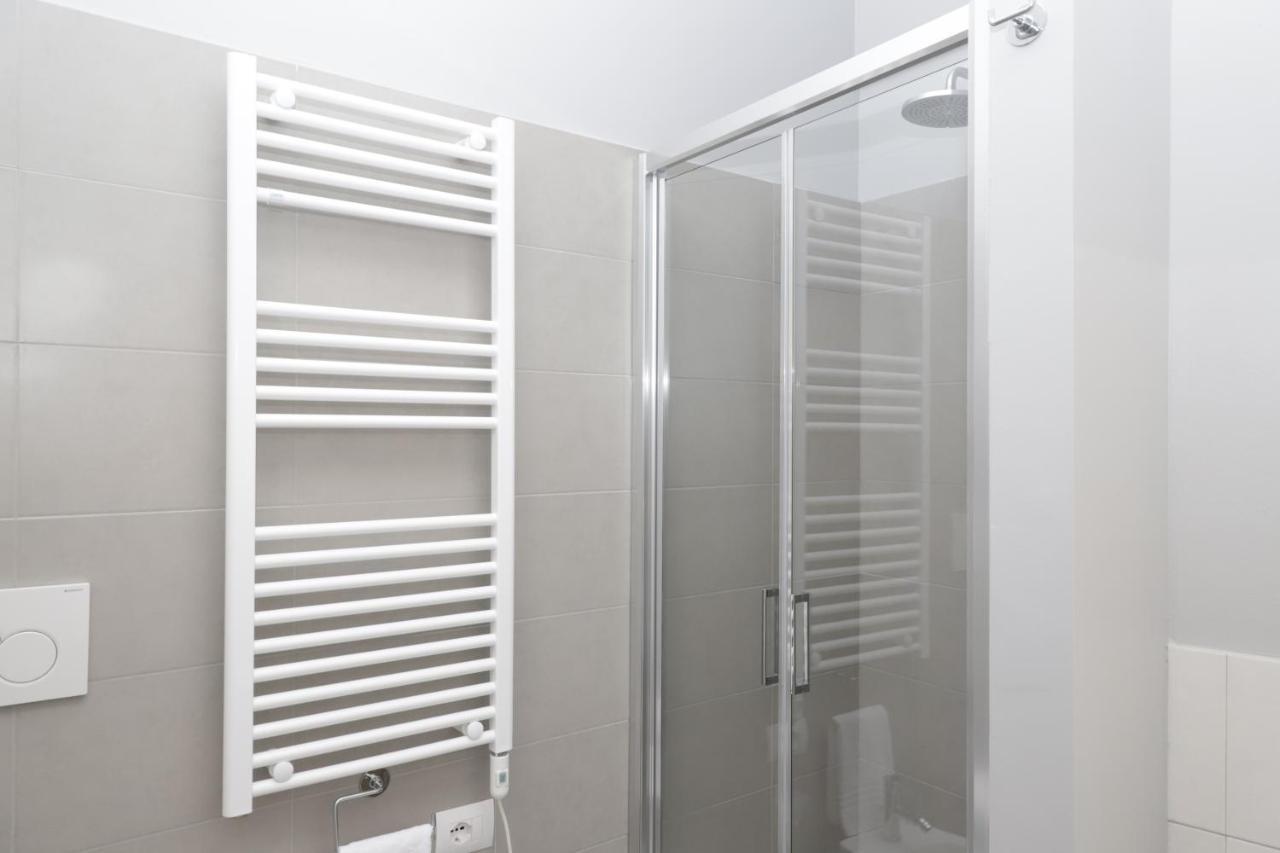 2 Design Apartments in Piazza San Marco Milano Esterno foto