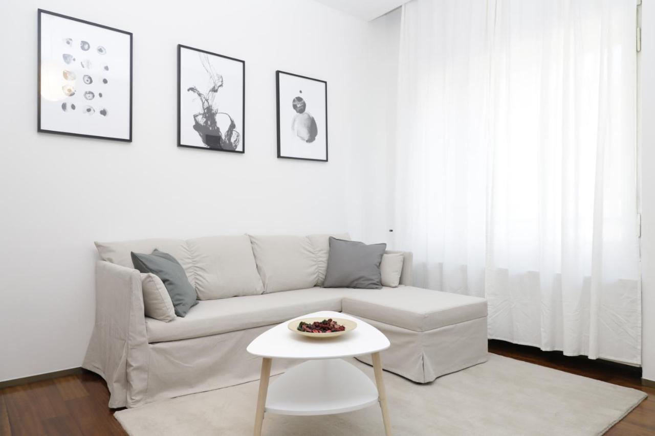 2 Design Apartments in Piazza San Marco Milano Esterno foto