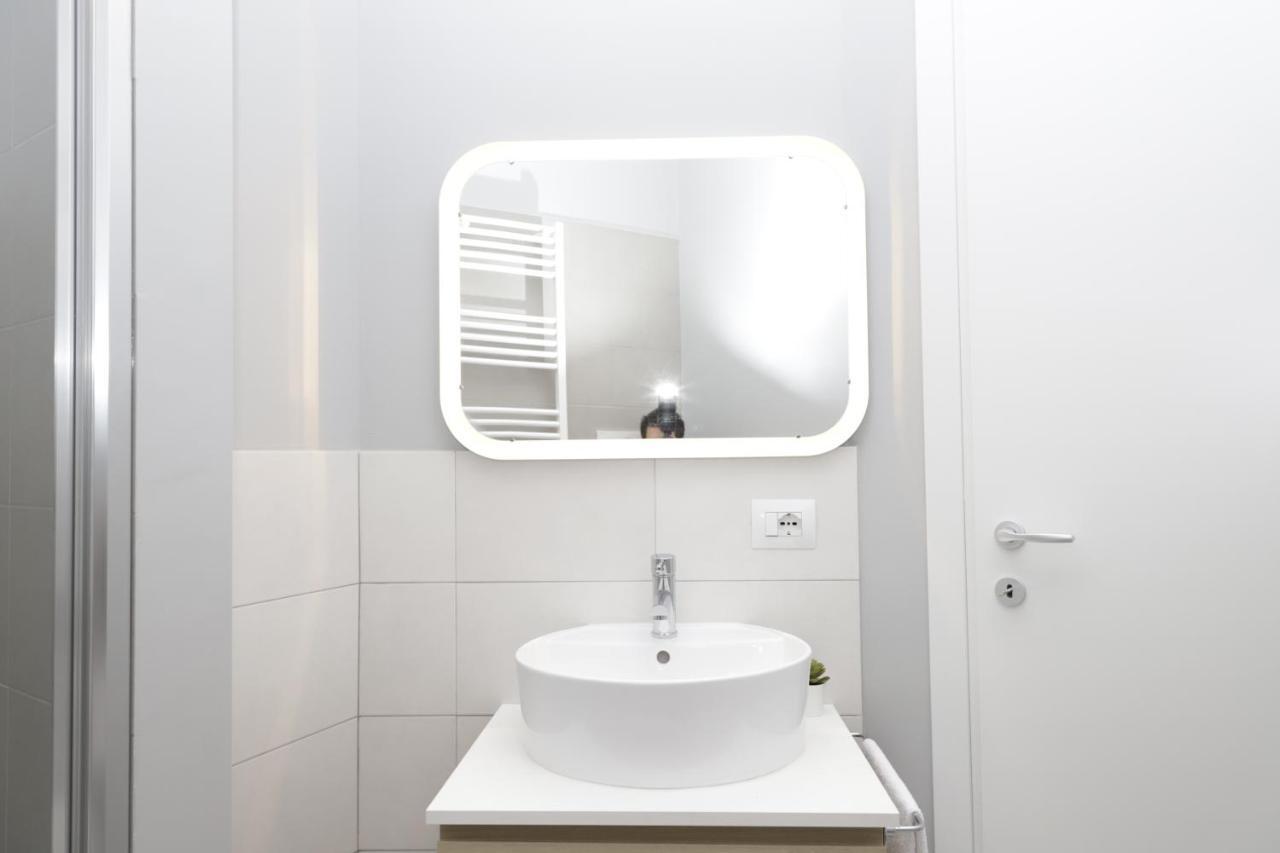 2 Design Apartments in Piazza San Marco Milano Esterno foto
